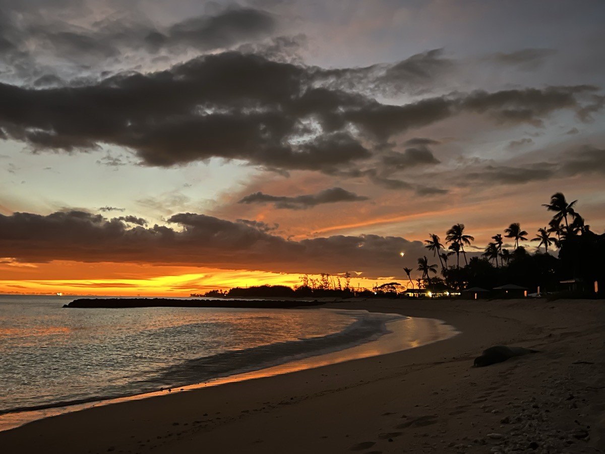 Sunset over the water off Oʻahu